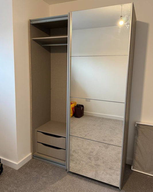 Sliding Gloss Mirrored Wardrobe (NEEDS DIMENSIONS ETC)