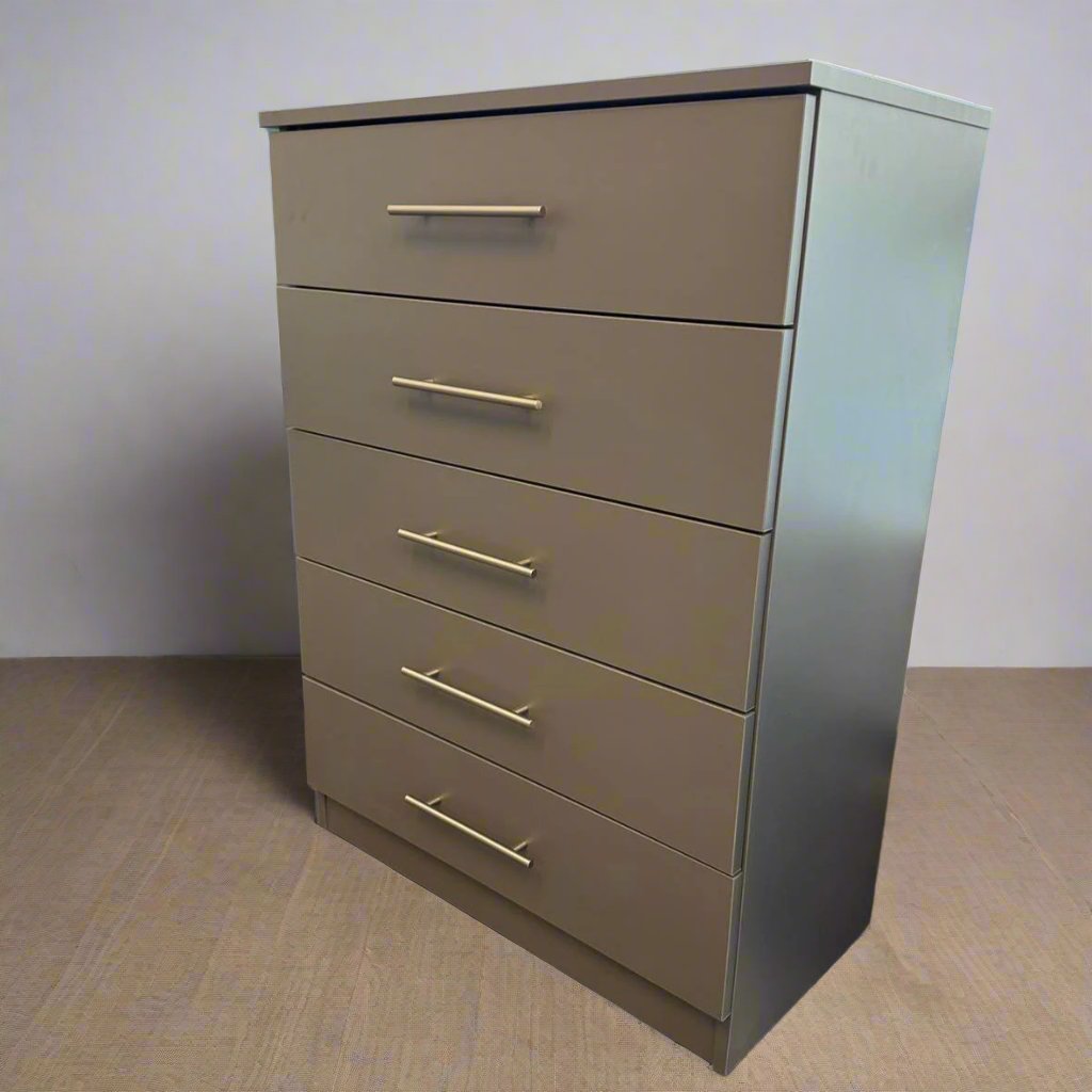 18mm contract grade chest of drawers. With 4 drawers and T-bar chrome handles. The perfect choice for a landlord looking to furnish a rental property. Available to order from Quality Plus Furniture in Lancaster & Morecambe.